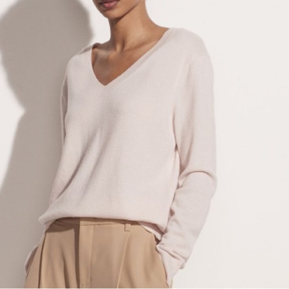 Vince Weekend Cashmere V-Neck Sweater. Blush pink. Size medium.